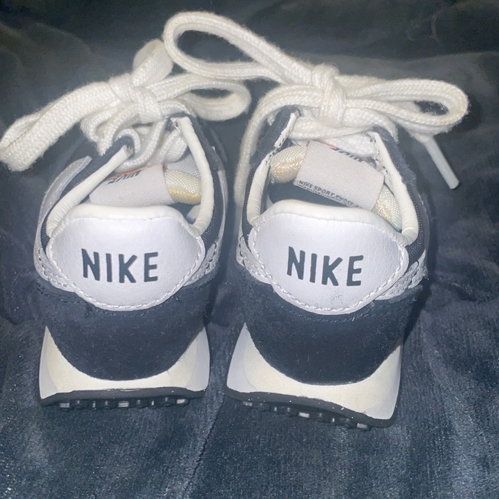 Nike✔️ - Picture 2 of 4